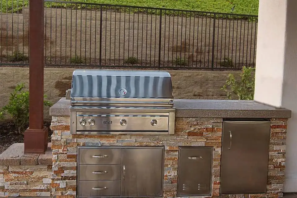 Outdoor Kitchen